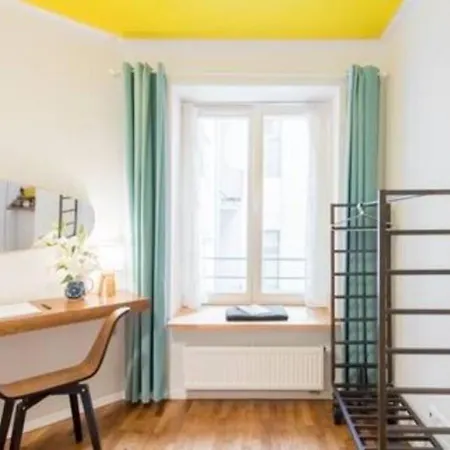 **design & Center Apartment**
